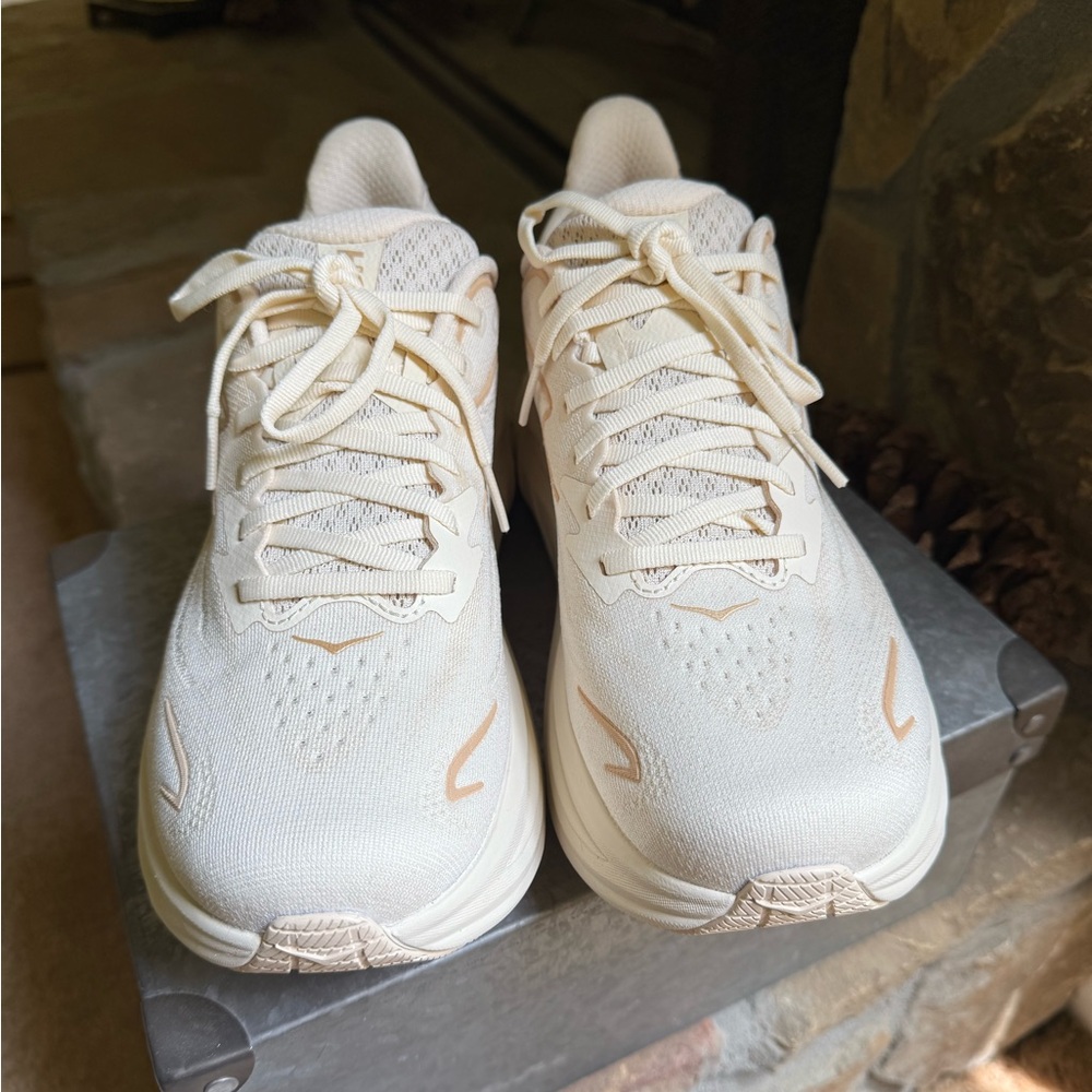 Hoka Clifton 10B in Vanilla/Birch